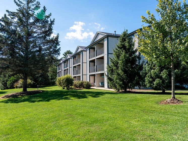 Woodland ridge apartments in Spring Lake, MI